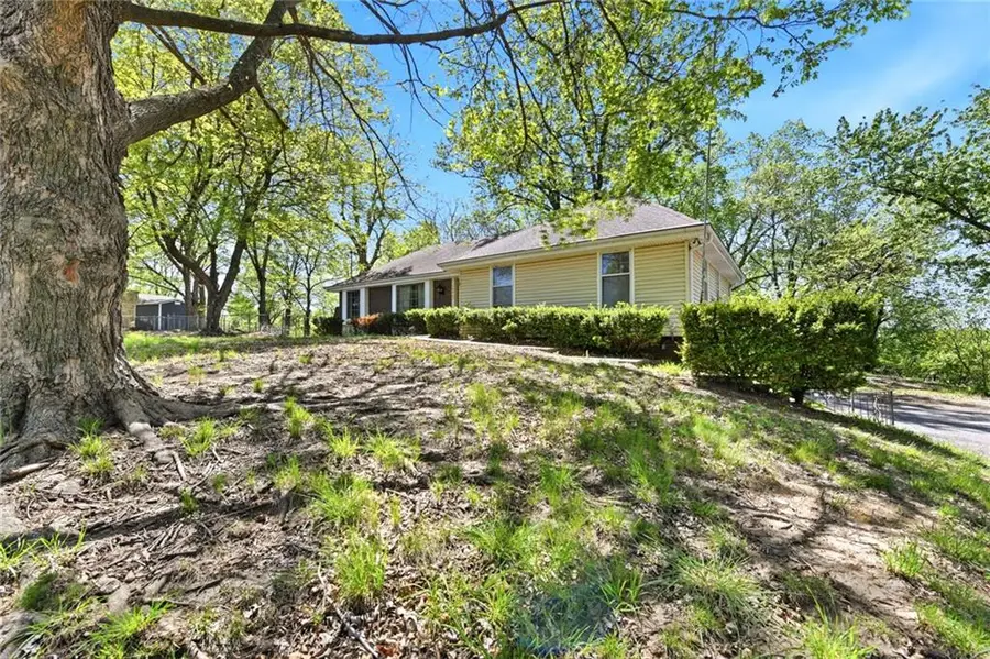 10407 NW Crooked Road, Kansas City, MO 64152 - #2