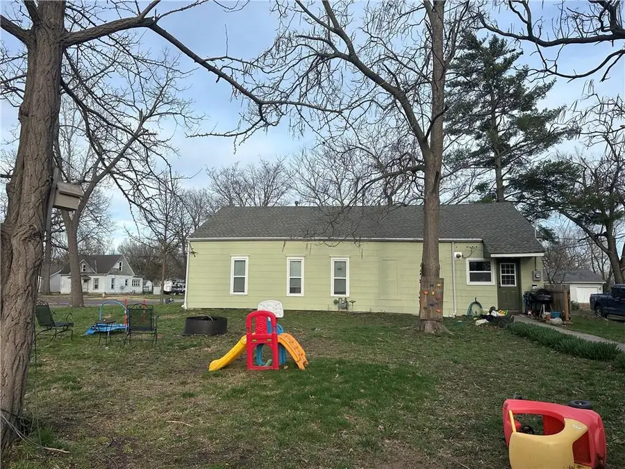 736 N Sycamore Street, Ottawa, KS 66067 - #3