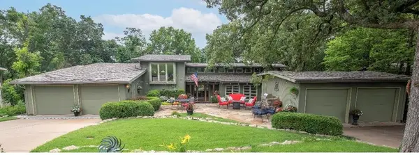 254 Arapahoe Circle E, Lake Quivira, KS 66217