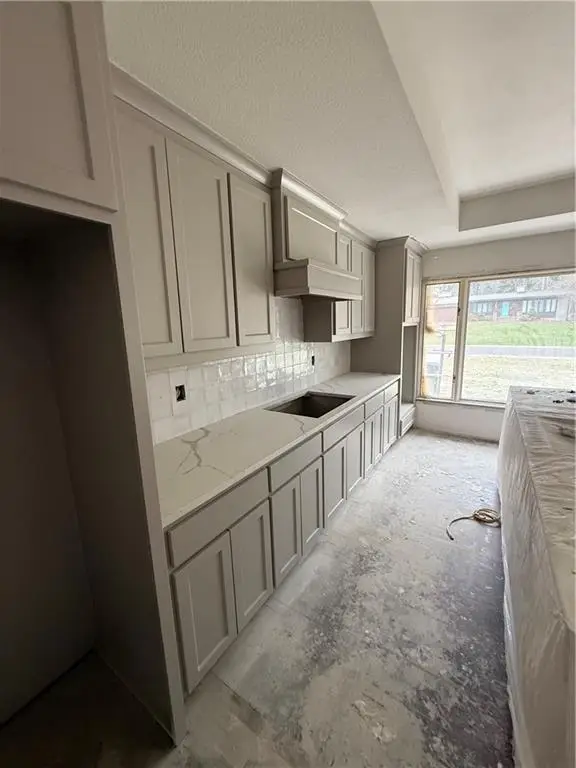 6914 W 66th Terrace, Overland Park, KS 66202