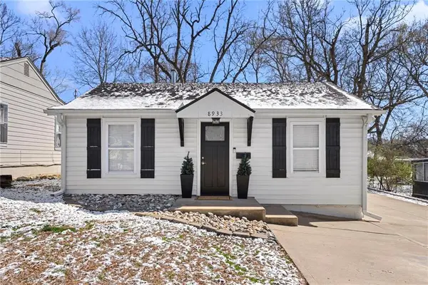 8933 Mcgee Street, Kansas City, MO 64114