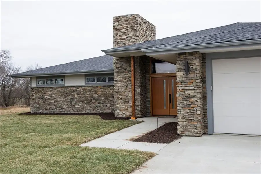 11 E 1100 Road, Willow Springs, KS 66066 - #2