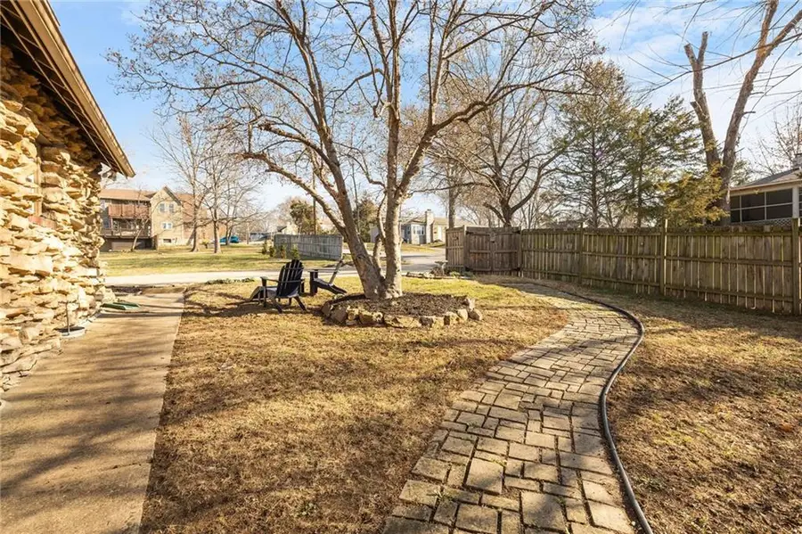 820 E 85th Street, Kansas City, MO 64131 - #3