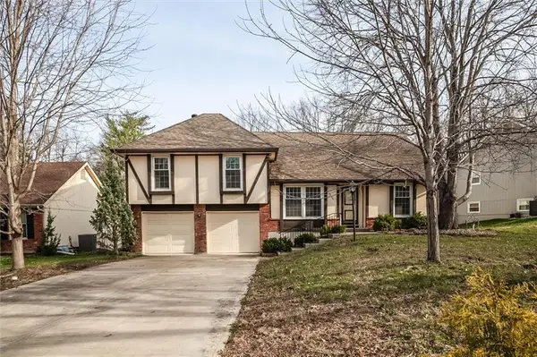 10106 NW Mirror Lake Drive, Kansas City, MO 64152