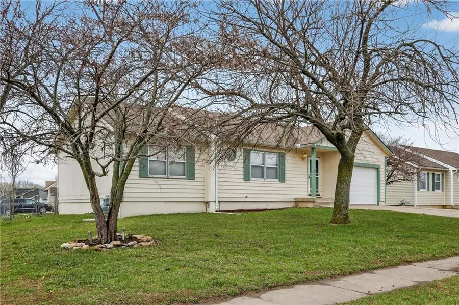 632 N Mulberry Street, Gardner, KS 66030 - #3