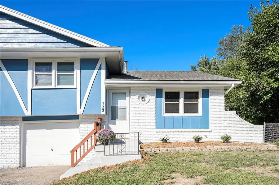 722 S Central Street, Olathe, KS 66061 - #2