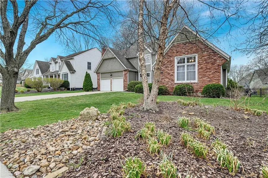 5251 W 129th Terrace, Leawood, KS 66209 - #3