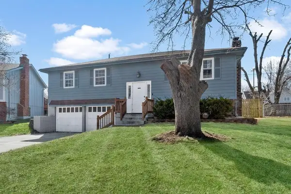 2225 E Taylor Drive, Olathe, KS 66062