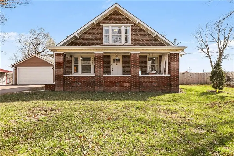 1701 E South Street, Harrisonville, MO 64701 - #2