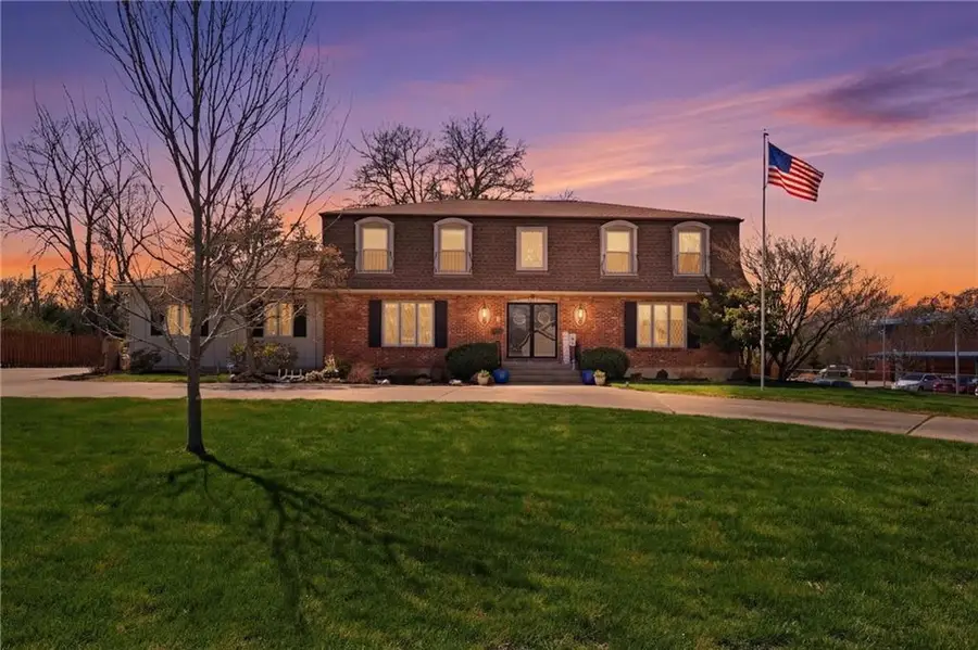 4950 Parish Drive, Roeland Park, KS 66205 - #2