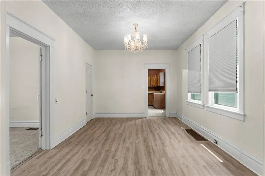 1807 Kensington Avenue, Kansas City, MO 64127 - #2