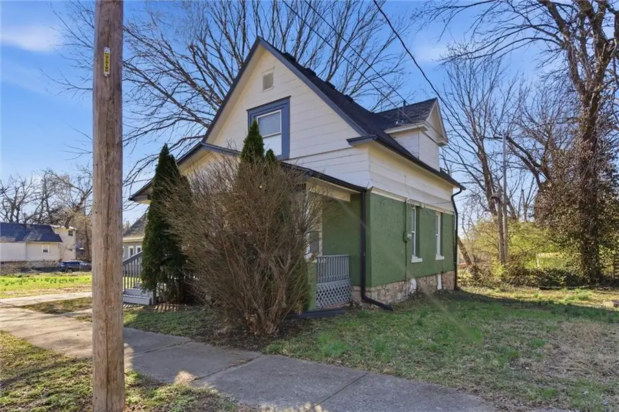 1623 E 36th Street, Kansas City, MO 64109 - #3