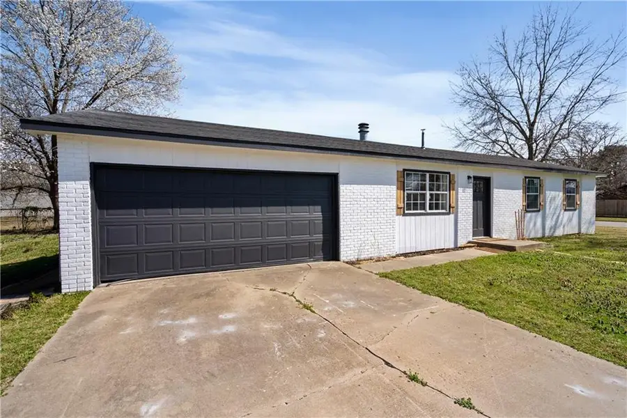 401 N Edgewood Drive, Coffeyville, KS 67337 - #3