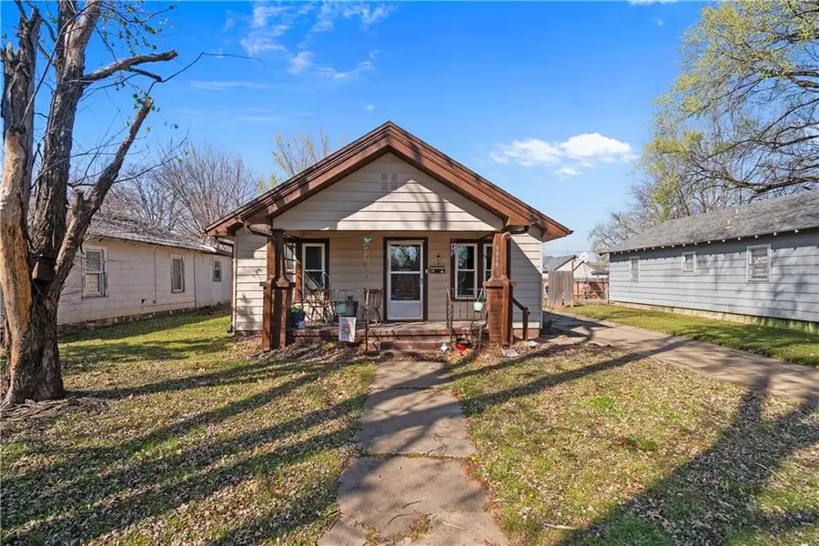 1010 W 3rd Street, Coffeyville, KS 67337 - #2