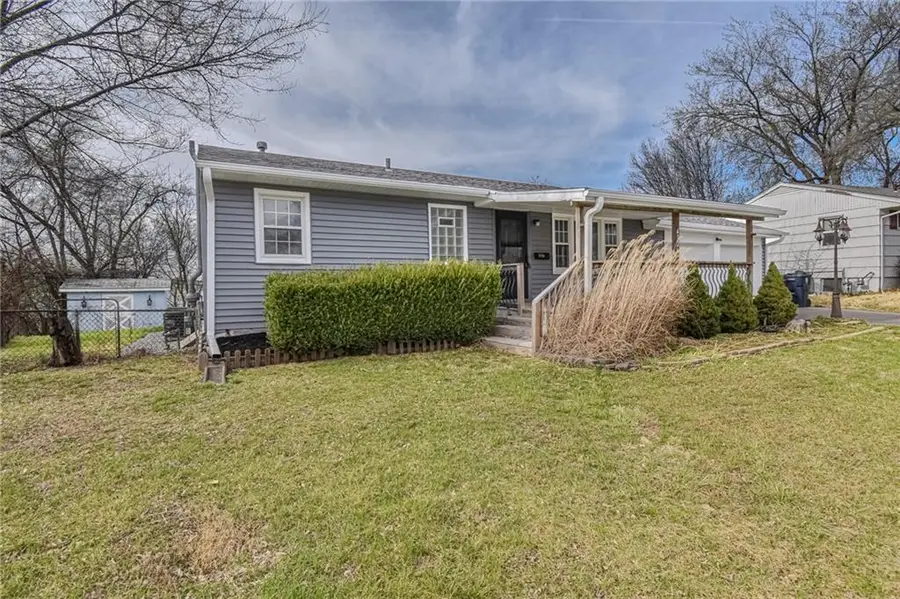 4326 Laurel Avenue, Kansas City, MO 64133 - #3