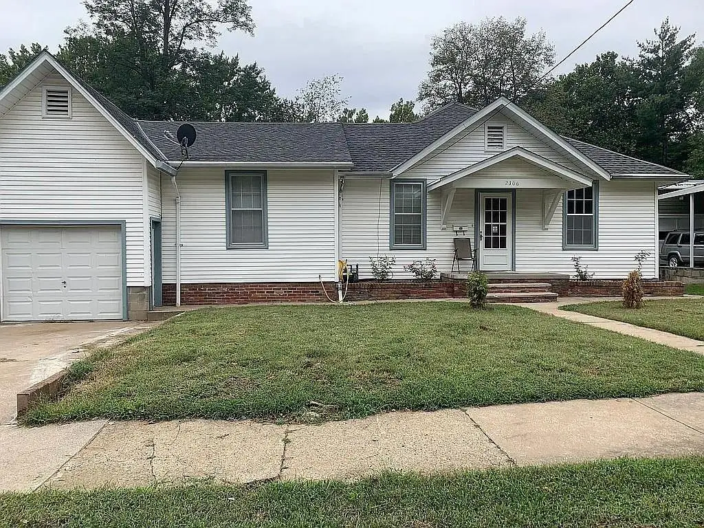 2306 Circle Drive, Saint Joseph, MO 64505 - #1