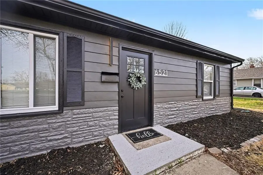 6521 N Campbell Street, Kansas City, MO 64118 - #2