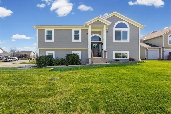 715 Madison Creek Court, Raymore, MO 64083