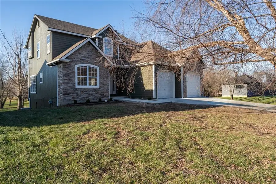 121 Hillside Drive, Baldwin City, KS 66006 - #3