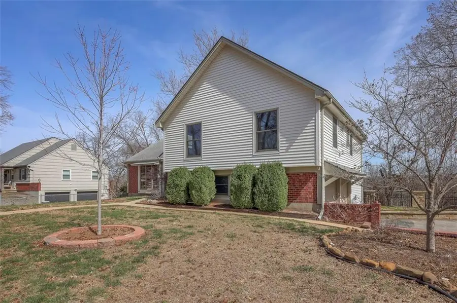 10923 Lydia Avenue, Kansas City, MO 64131 - #3