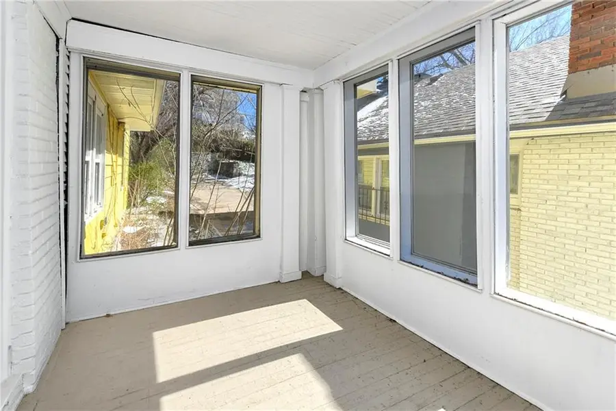 4427 Agnes Avenue, Kansas City, MO 64130 - #3