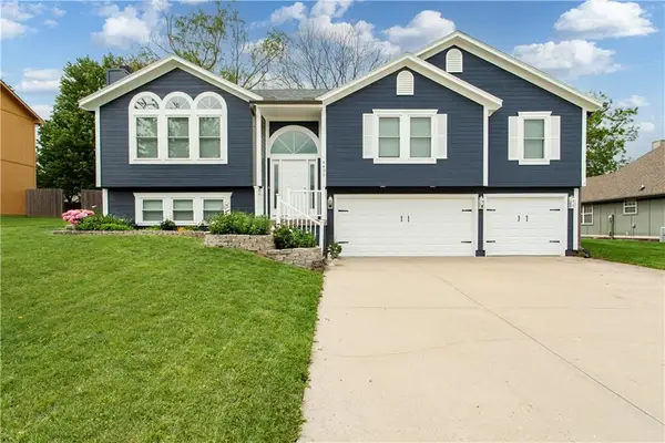 4432 SW Rivulet Drive, Lee's Summit, MO 64082