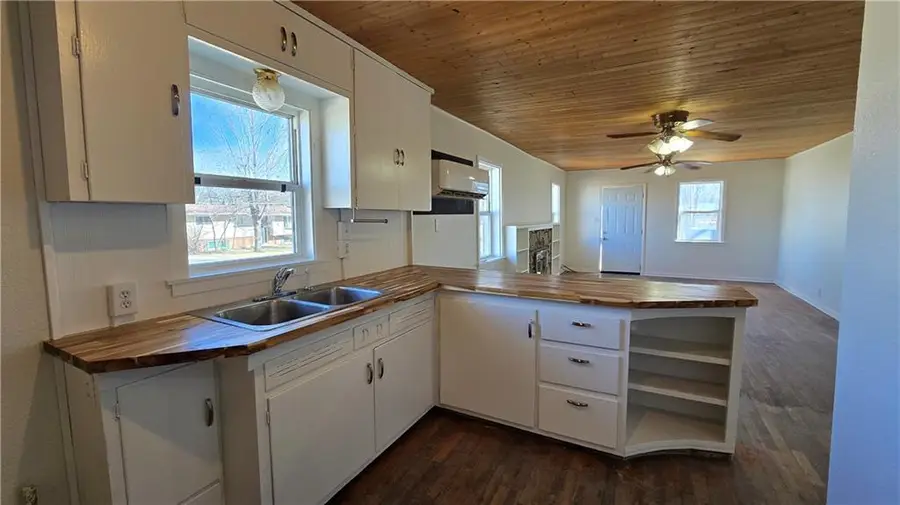 1114 Comstock Street, Chillicothe, MO 64601 - #2