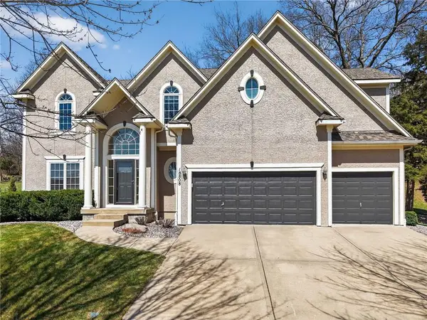 18808 W 97th Terrace, Lenexa, KS 66220