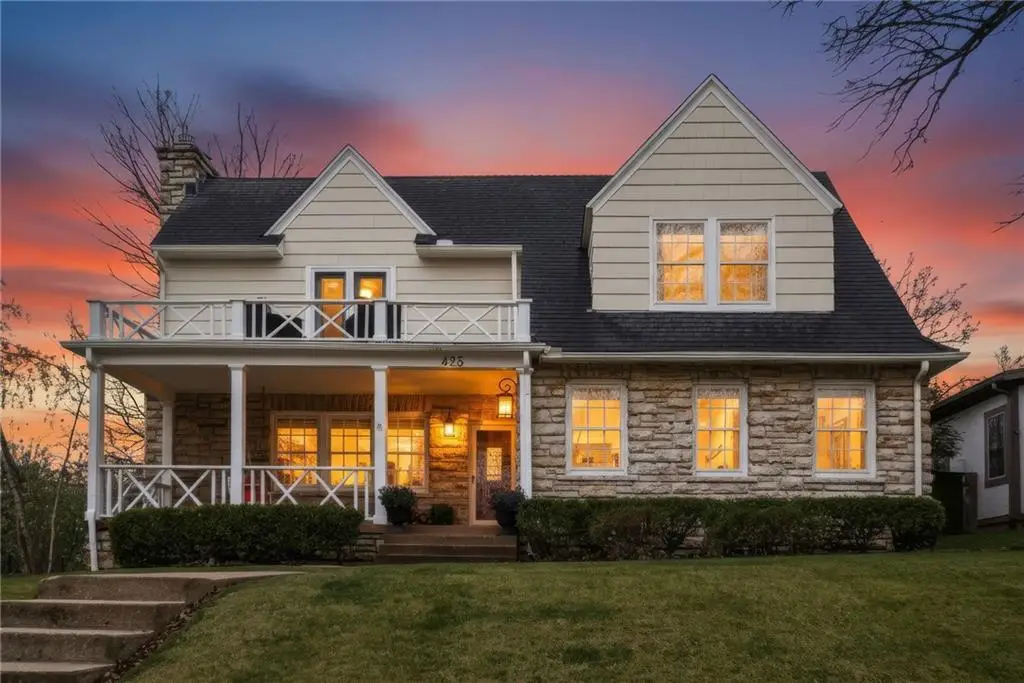 425 W 49th Terrace, Kansas City, MO 64112 - #1