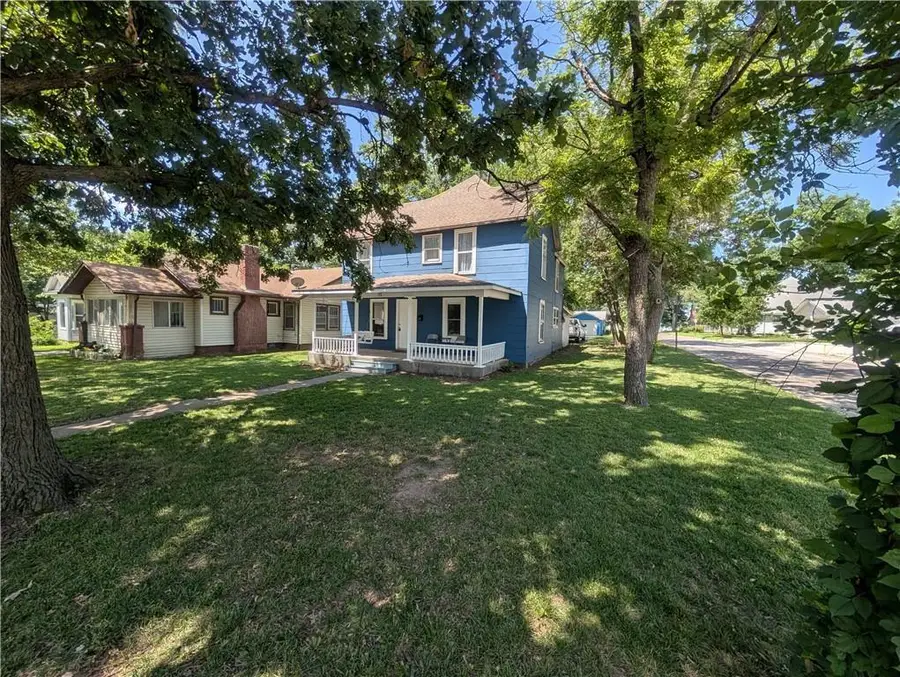 712 N Jefferson Avenue, Iola, KS 66749 - #2