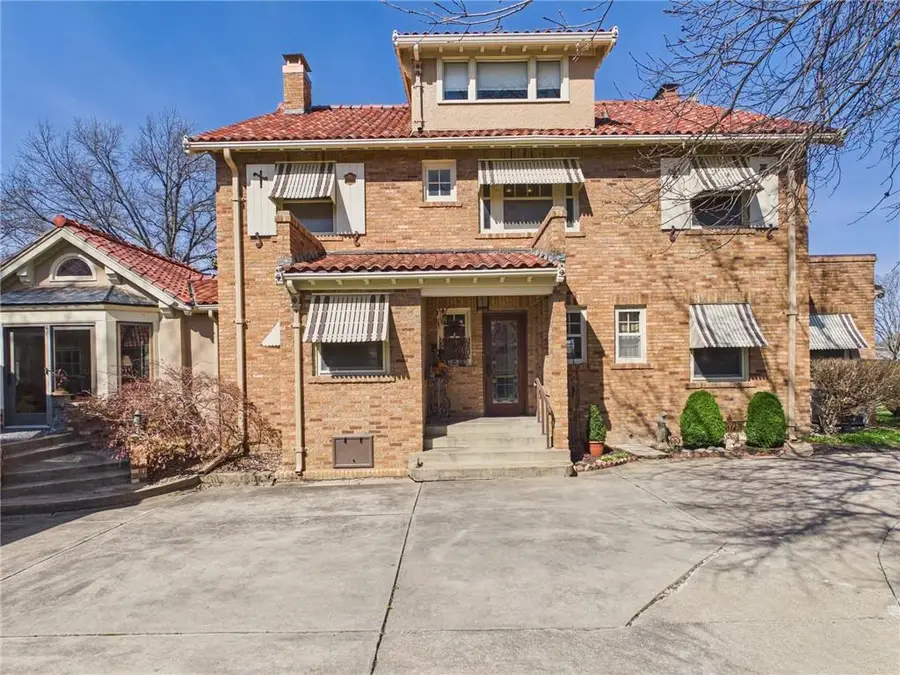 304 W 9th Street, Fort Scott, KS 66701 - #2