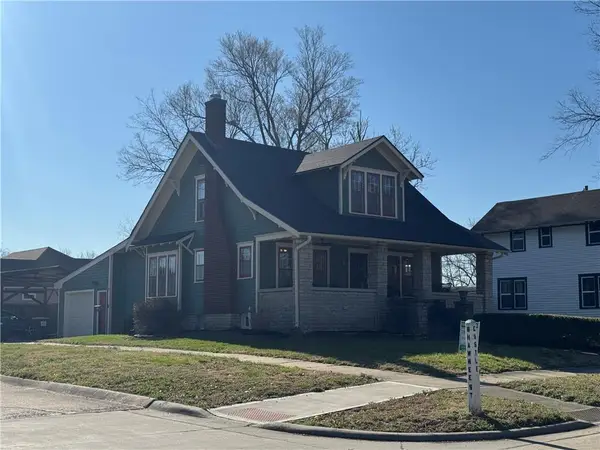 301 S Castle Street, Paola, KS 66071