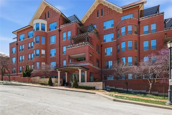 4900 Central #305 Street, Kansas City, MO 64112