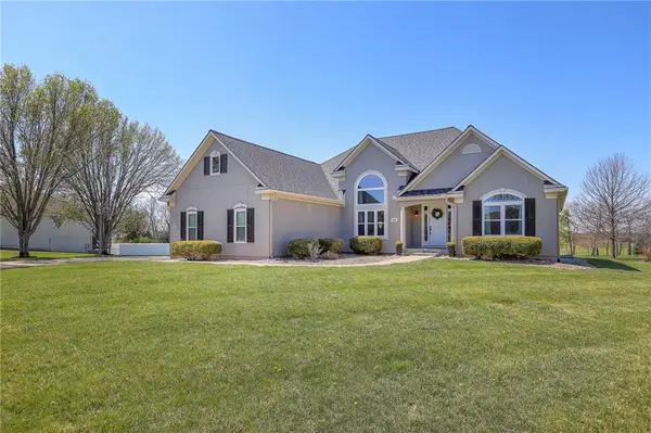 1602 SW Timberline Road, Oak Grove, MO 64075