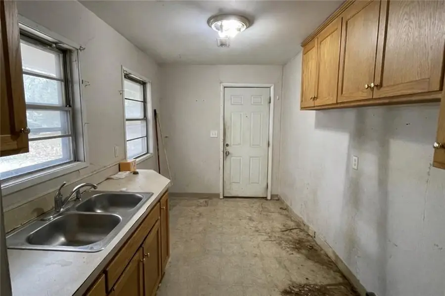 2508 Moundview Drive, Lawrence, KS 66049 - #3