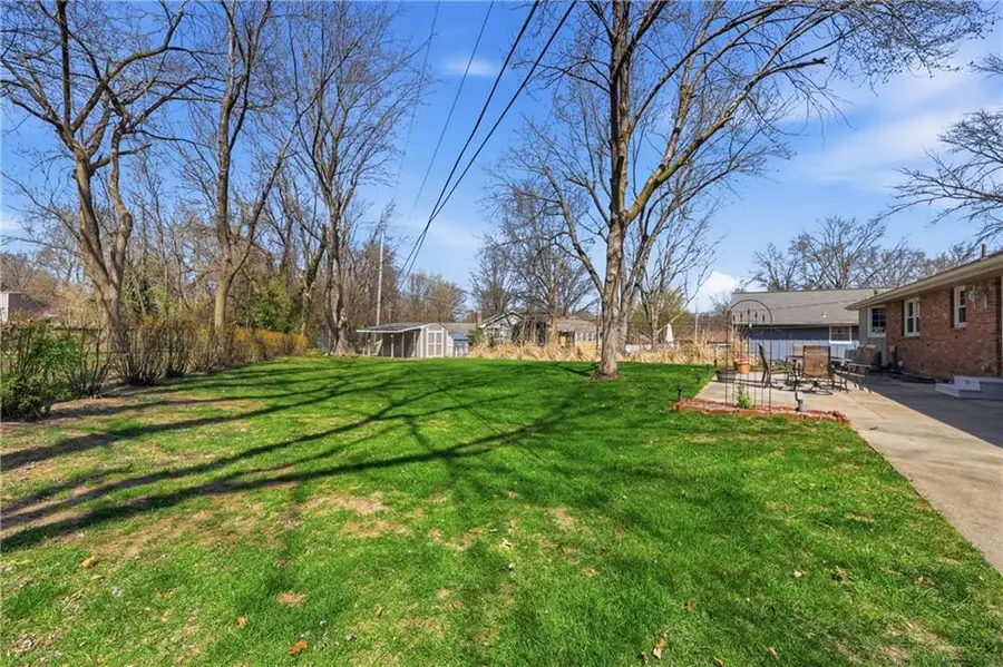 6828 Lakeshore Drive, Raytown, MO 64133 - #3