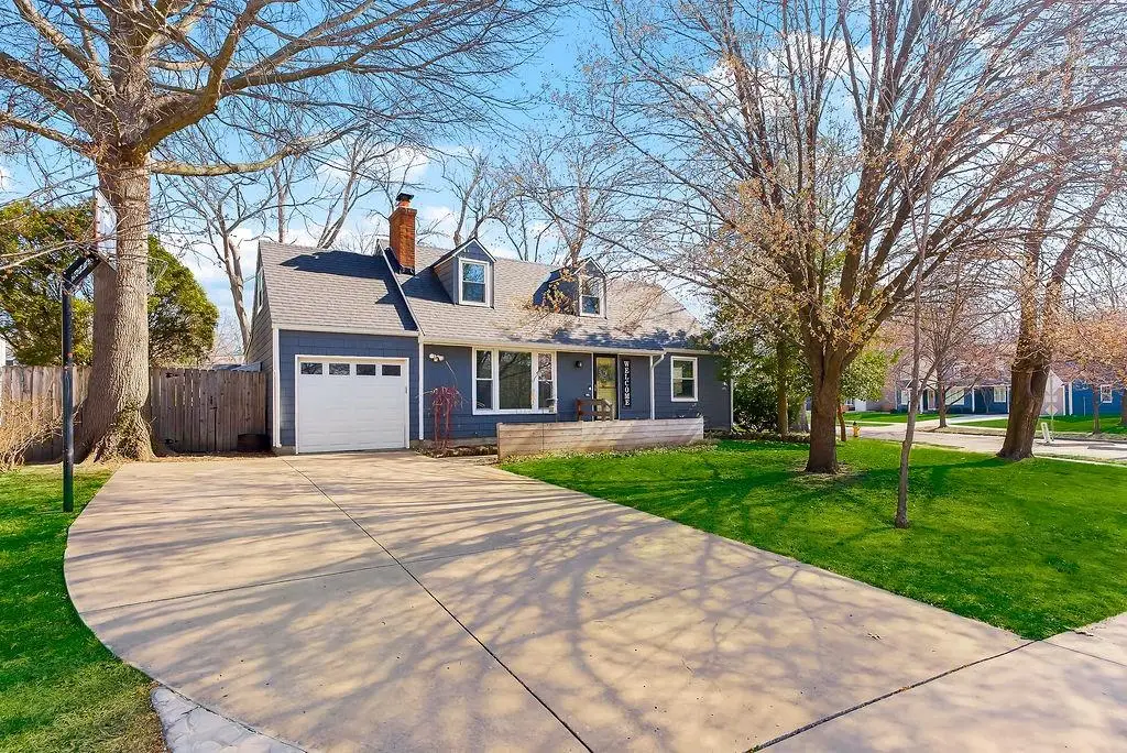 7409 Ash Street, Prairie Village, KS 66208 - #1