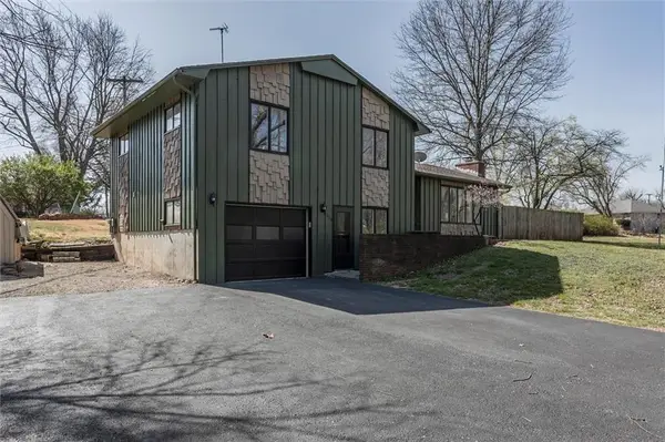 608 E 14th Terrace, Ottawa, KS 66067