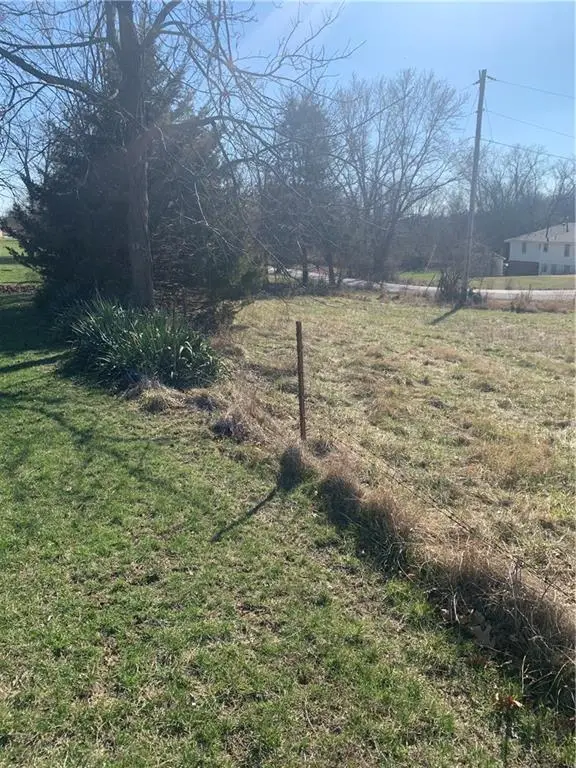 8530 S Trail Ridge Drive, Kansas City, MO 64139 - #2