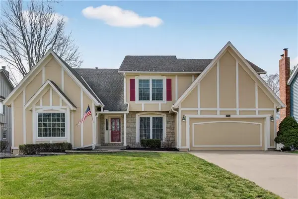 9911 W 124th Terrace, Overland Park, KS 66213