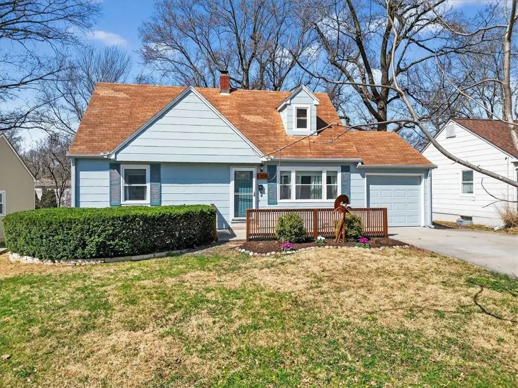 8306 Madison Avenue, Kansas City, MO 64114 - #1