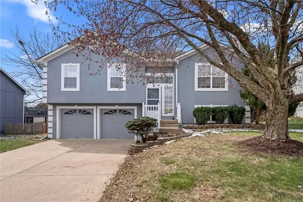 109 E Laredo Trail, Raymore, MO 64083