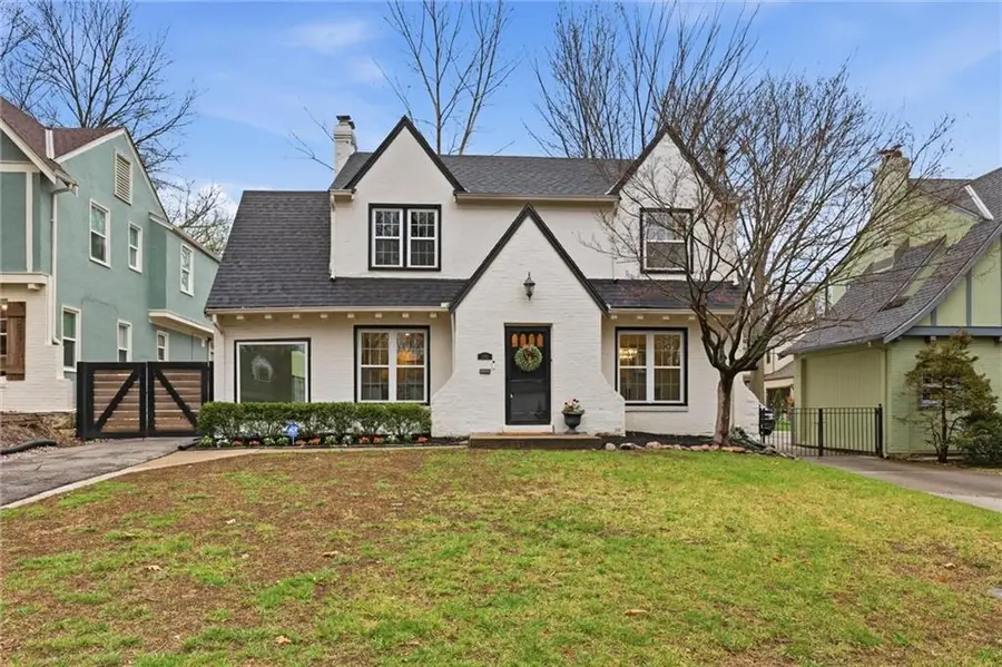 1263 W Gregory Boulevard, Kansas City, MO 64114 - #2