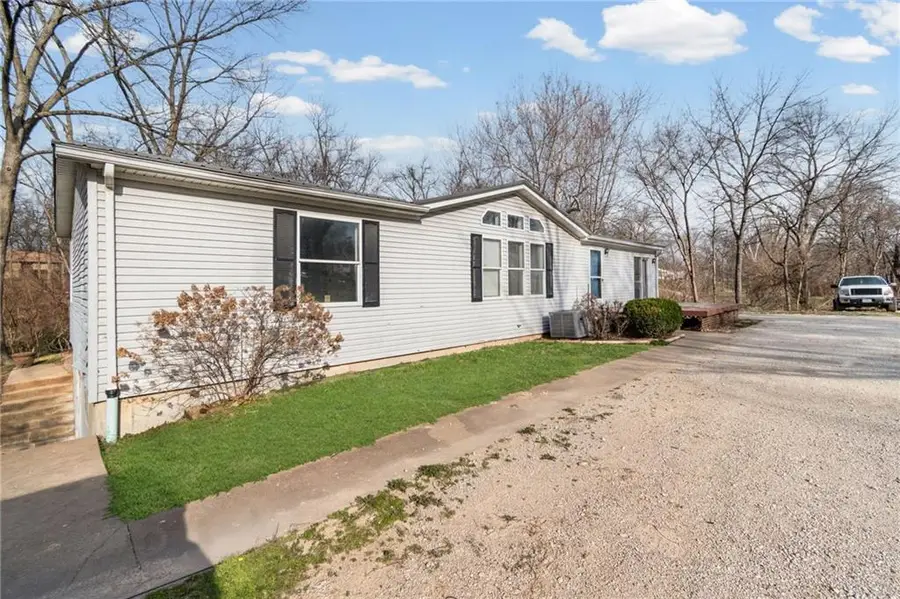 612 N Locust Street, Carrollton, MO 64633 - #2