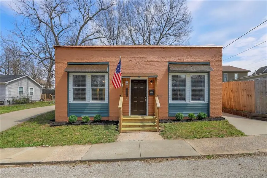 211 S Pearl Street, Independence, MO 64050 - #3