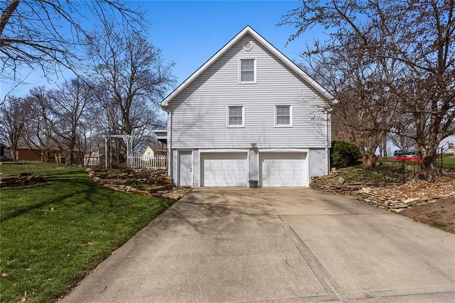 6406 Oakview Street, Shawnee, KS 66216 - #3