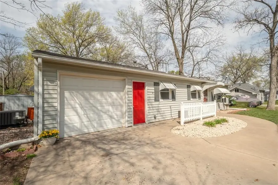 514 S Pine Street, Ottawa, KS 66067 - #3