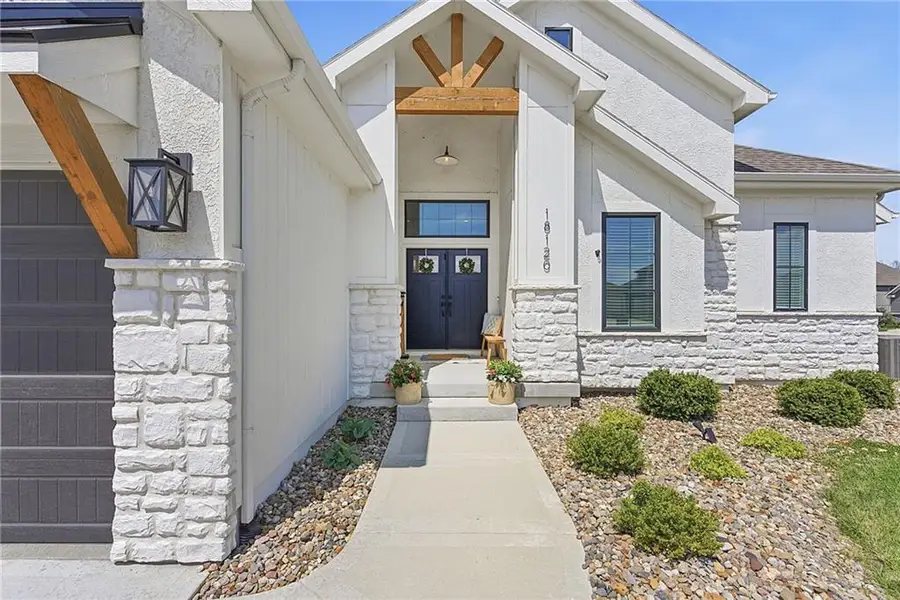 18120 N Peach Blossom Drive, Platte City, MO 64079 - #2