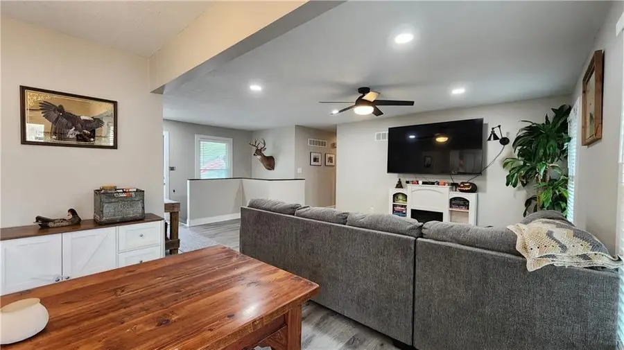 812 Apple Blossom Street, Excelsior Springs, MO 64024 - #3