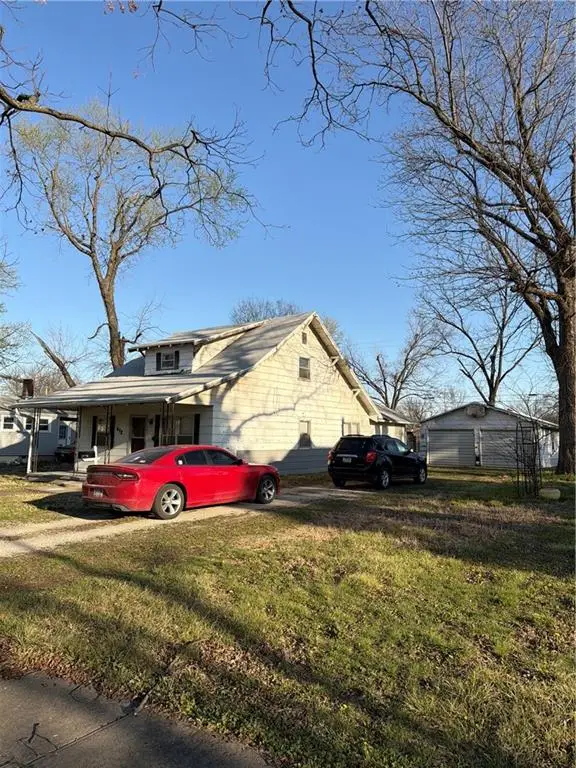 412 Mulberry Street, Humboldt, KS 66748 - #2